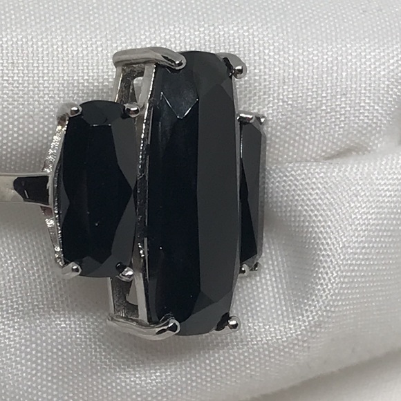 Black Spinel Elongated Cushion Cut Trilogy Ring - Picture 3 of 9